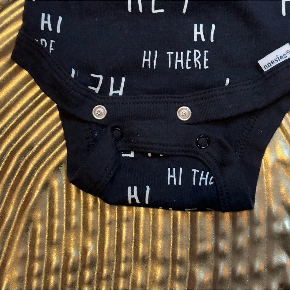 Gerber Black & White 'Hey There' Print Newborn Onesie - Picture 3 of 5